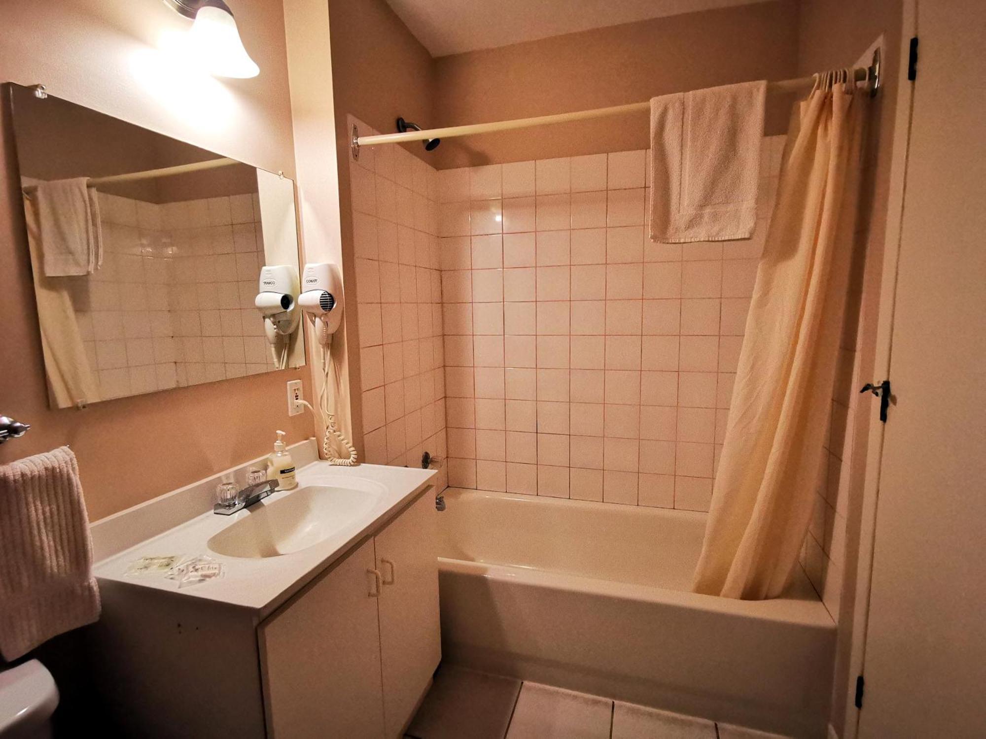 Hotel Alila サン・ソヴェ－ル・デ・モン エクステリア 写真